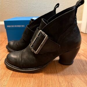 Women's Black Ankle Boots - Fluevog